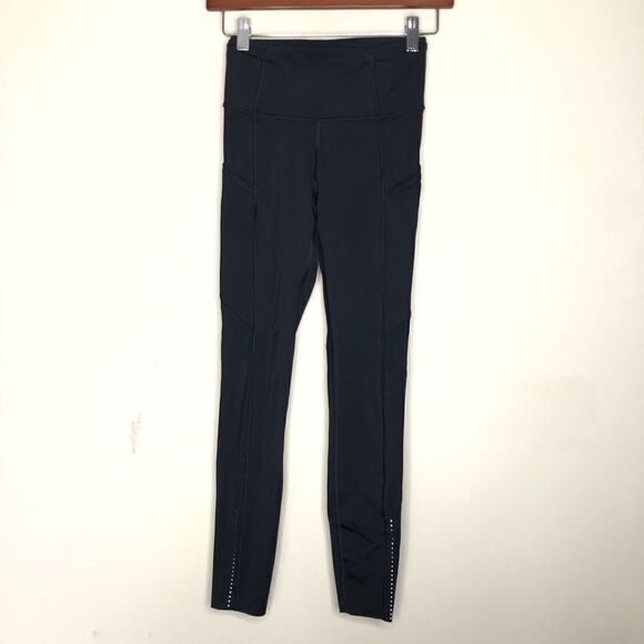 Lululemon Sz 2 Black Leggings - Picture 2 of 4